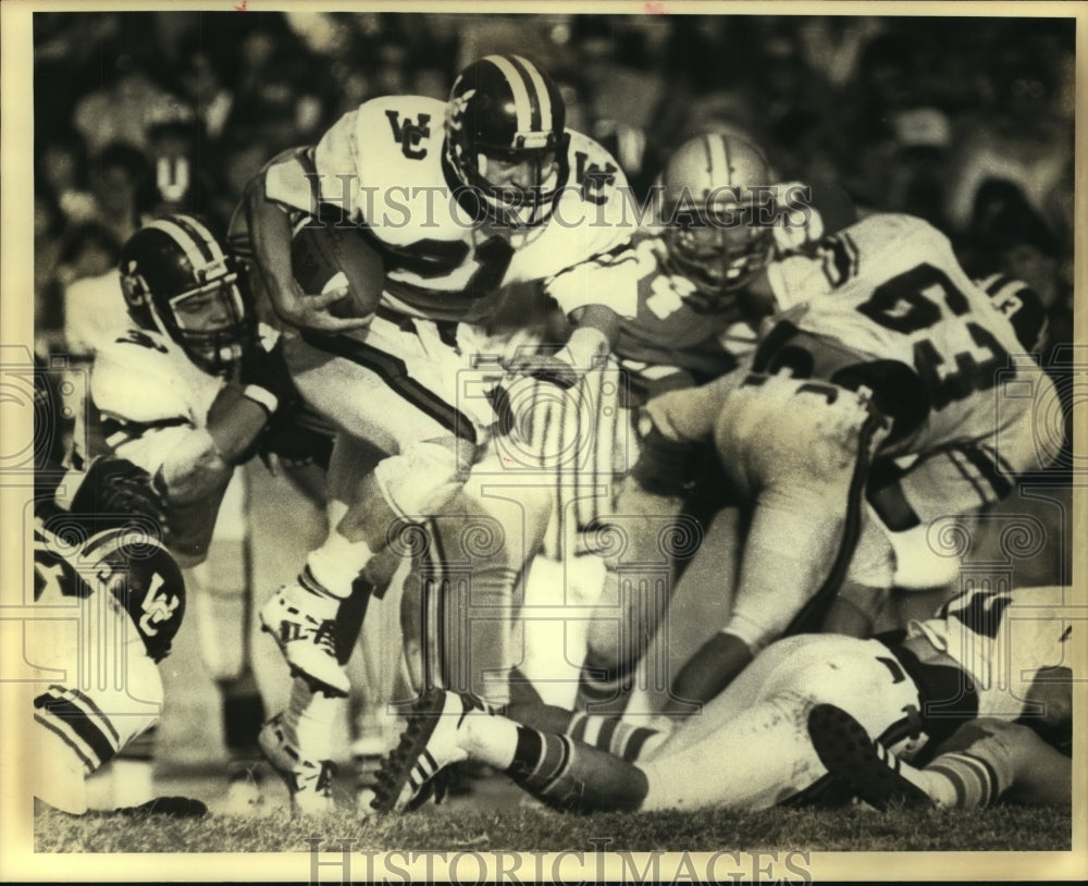 1982 Press Photo A Churchill High football player in action - sas09322- Historic Images