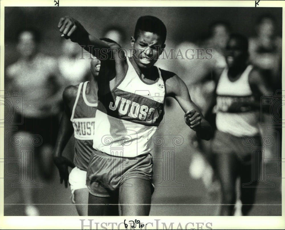 1990 Press Photo Tim Jackson, Judson High School Track Runner at Alamo Relays- Historic Images