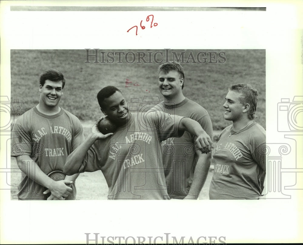 1990 Press Photo Dion Washington, MacArthur High School Track Shot Putter- Historic Images