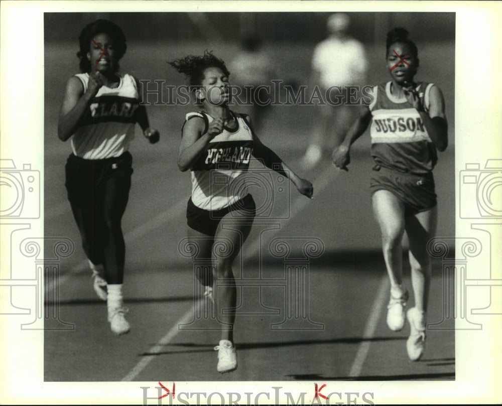 1990 Press Photo Donna Knight, Highlands High School Track Runner at Alamo Relay- Historic Images