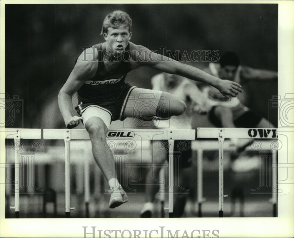 1990 Press Photo Patrick Byrd, Carizo Springs High School Track Hurdle Jumper- Historic Images