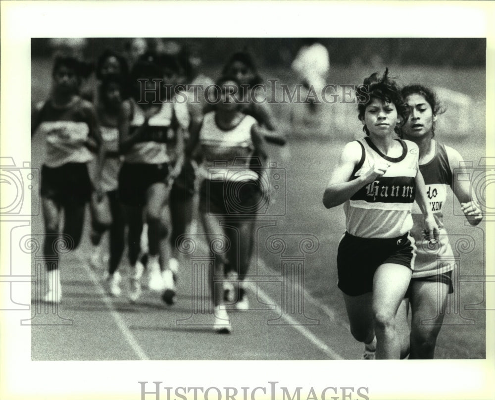 1991 Press Photo Ayada Sundoval, Hanna High School Track Runner at Race- Historic Images