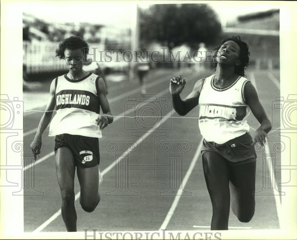 1991 Press Photo DeCelle Thomas, Brackenridge High School Track Runner at Race- Historic Images