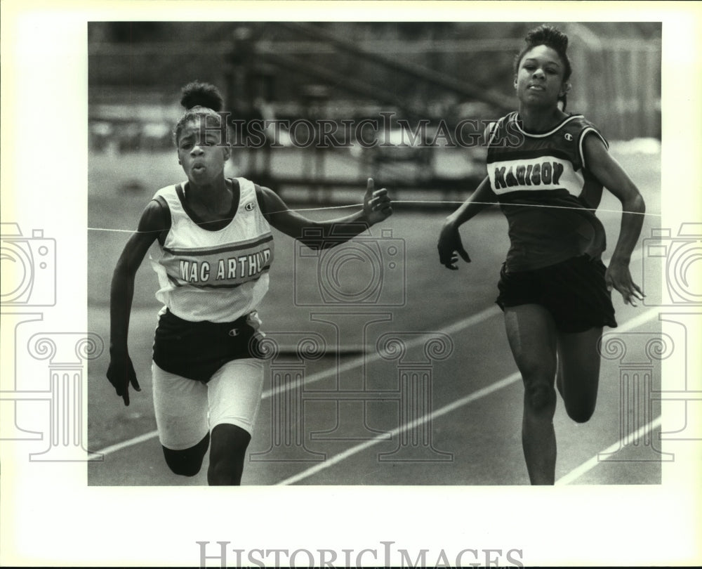 1991 Press Photo LaRonda Davis, MacArthur High School Track Runner at Relays- Historic Images