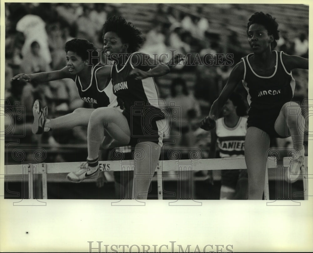 1986 Press Photo Judson High School Girls Track Hurdle Runners at Clemens Track- Historic Images