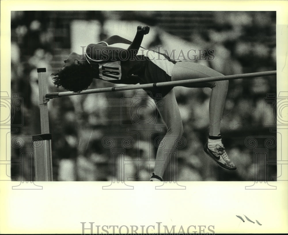 1986 Press Photo Sharon Lewis, Judson High School Track High Jumper - sas09395- Historic Images