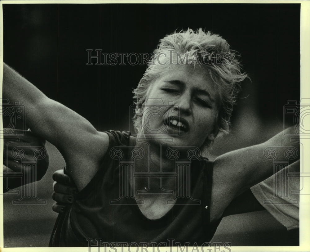 1986 Press Photo Dawn Love, Roosevelt High School Track Runner - sas09402- Historic Images