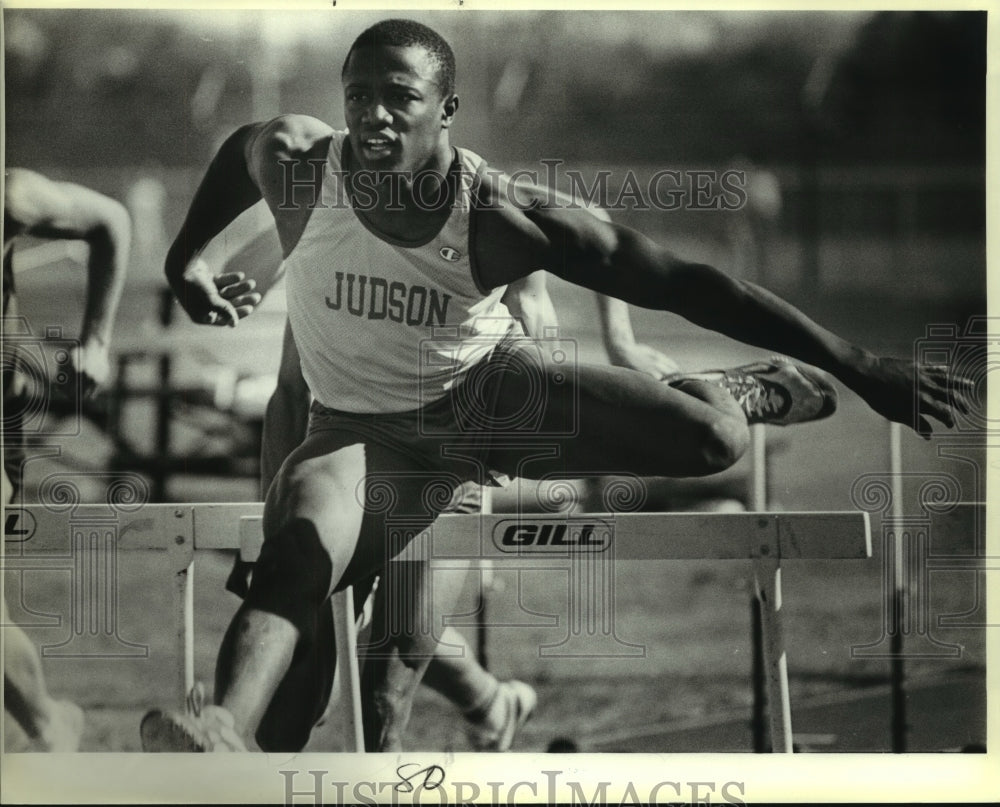 1987 Press Photo Judson High School Track Hurdle Jumper at Northeast Stadium- Historic Images