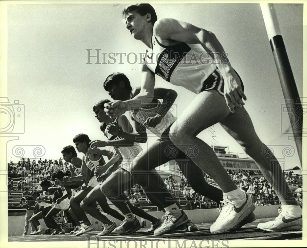 1987 Press Photo High School Boys Track Runners at 3200 Race Starting Line- Historic Images