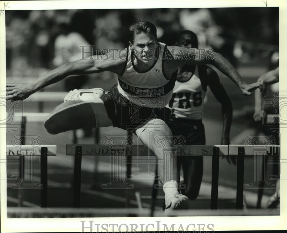 1993 Press Photo Doug Maziur, Judson High School Hurdle Runner at Stadium Race- Historic Images