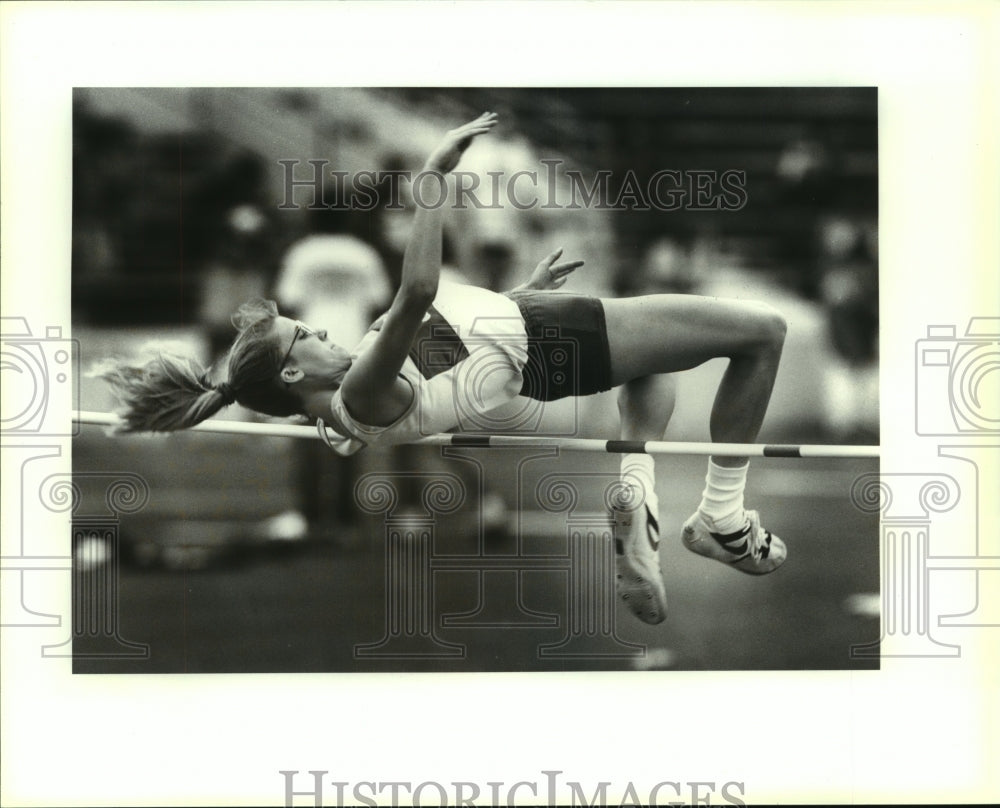 1993 Press Photo Kim Schiemenz, Georgetown High School High Jumper at Meet- Historic Images