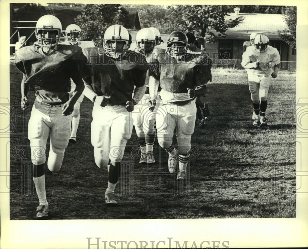 1984 Press Photo Memorial High School Football Players Run at Practice- Historic Images