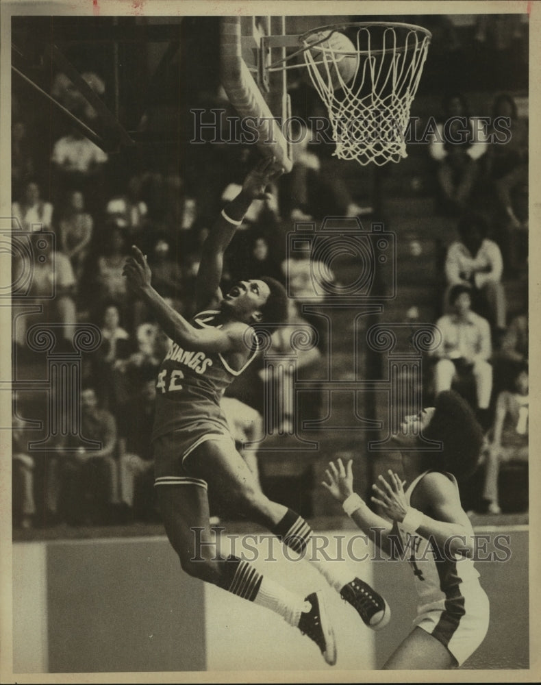 1976 Press Photo Anthony Anderson, Jefferson Basketball Player at College Game- Historic Images