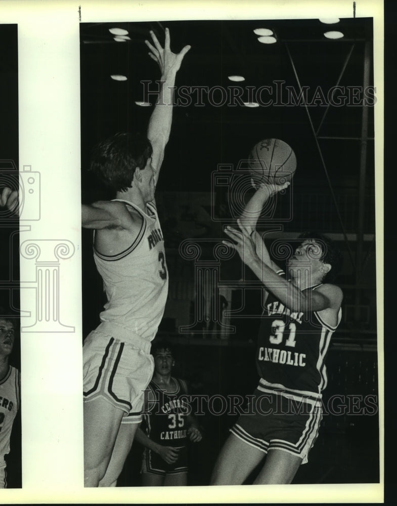 1986 Press Photo Central Catholic High School Basketball Player at Dallas Game- Historic Images