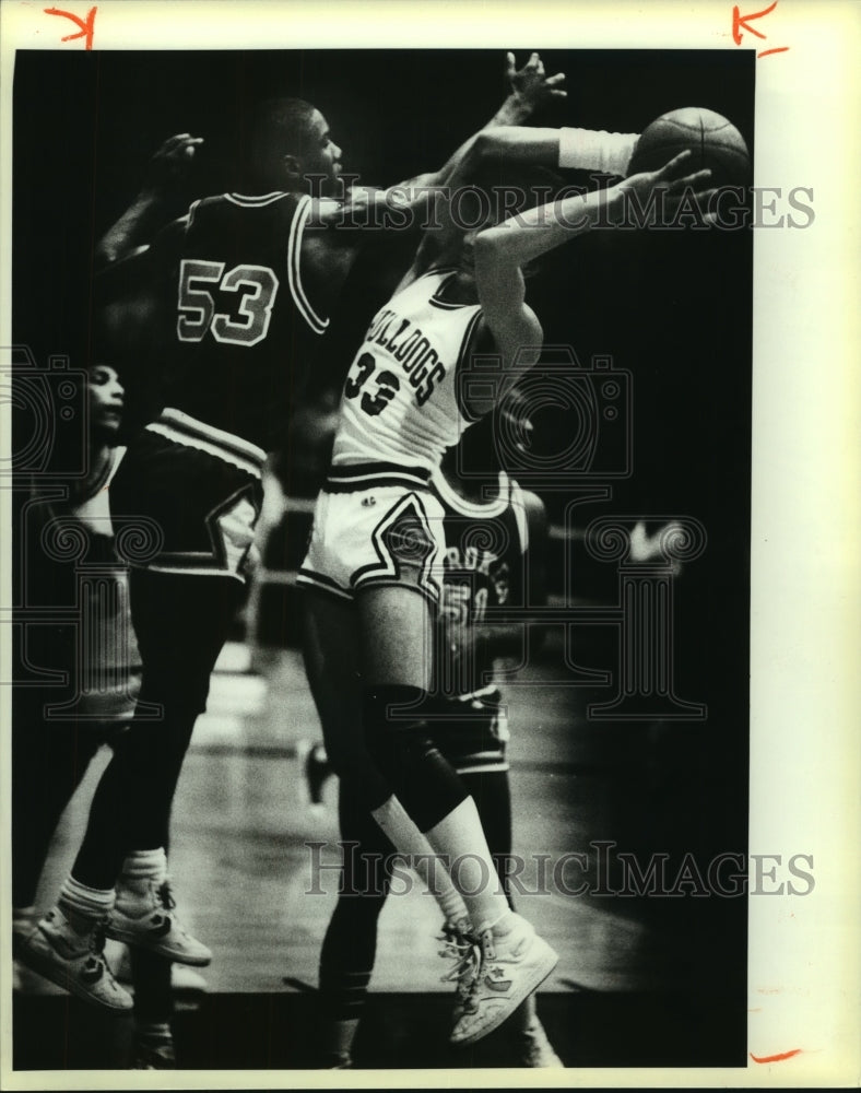 1986 Press Photo Bert Sarabia, Burbank High School Basketball Player at Game- Historic Images