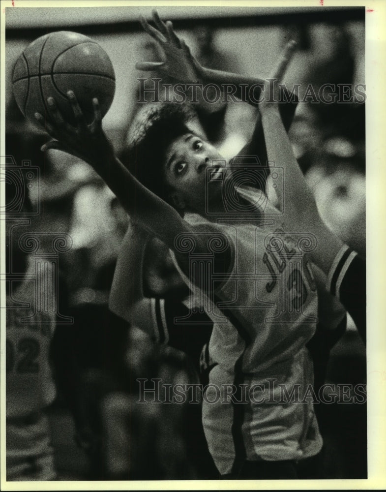 1986 Press Photo Ericka Hollins, Judson High School Basketball Player at Game- Historic Images