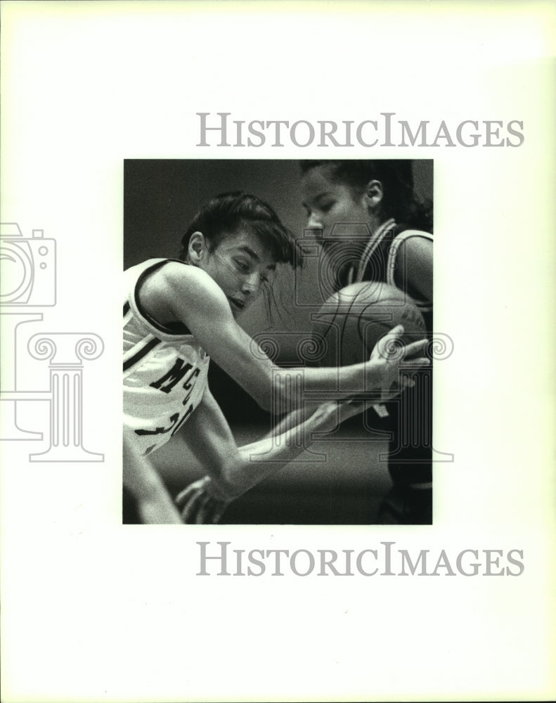 1994 Press Photo Ruby Ramos, McCollum High School Basketball Player at Game- Historic Images