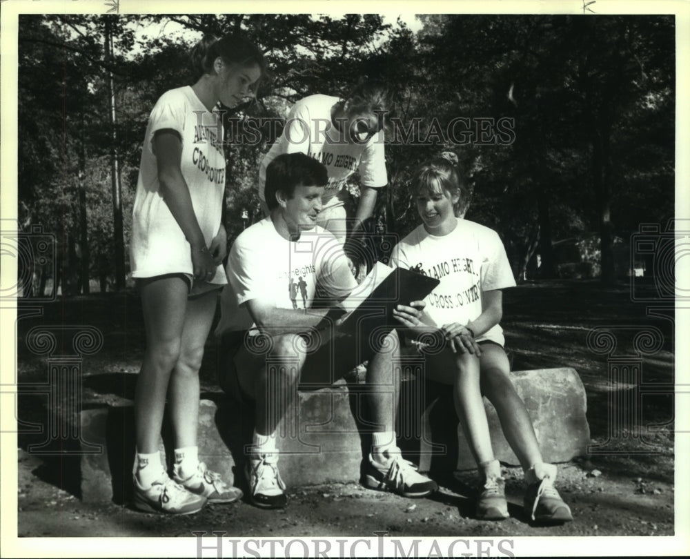 1990 Press Photo Alamo Heights High School Girls Track Cross Country Team- Historic Images