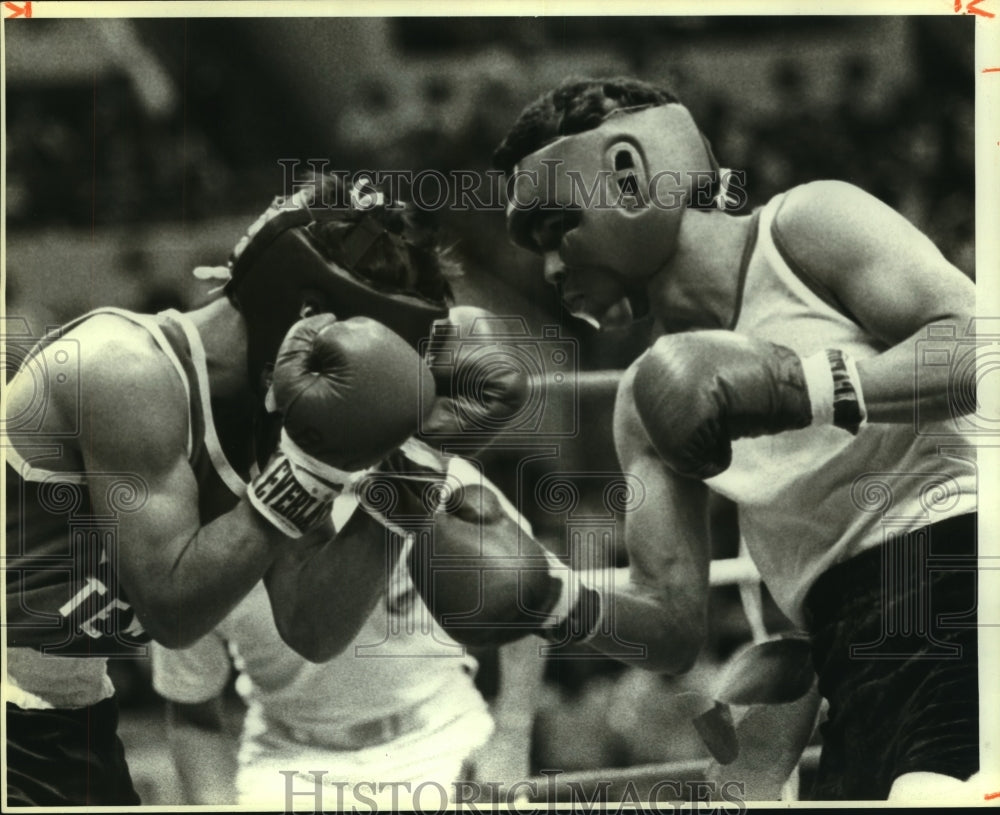 1983 Press Photo Boxers Pedro Garza and Alfred Rangel at Golden Gloves Bout- Historic Images