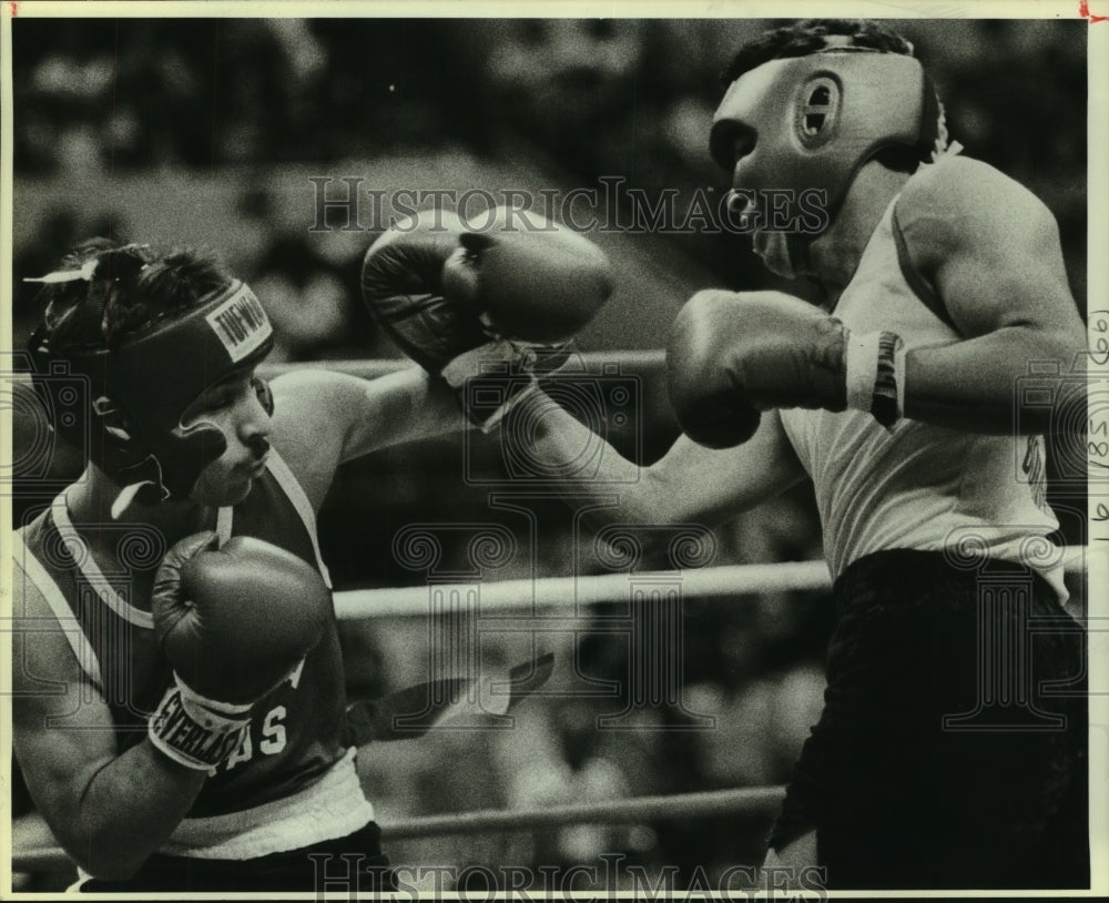 1984 Press Photo Boxers Pedro Garza and Alfred Rangel at Golden Gloves Bout- Historic Images