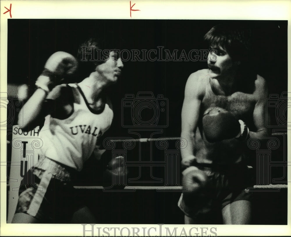 1983 Press Photo Boxers Joe Herrera and Bob Shultz at Golden Gloves Bout- Historic Images