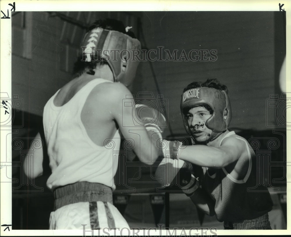 1991 Press Photo Golden Gloves boxers Robert Avila, left, and Carlos Cellar- Historic Images