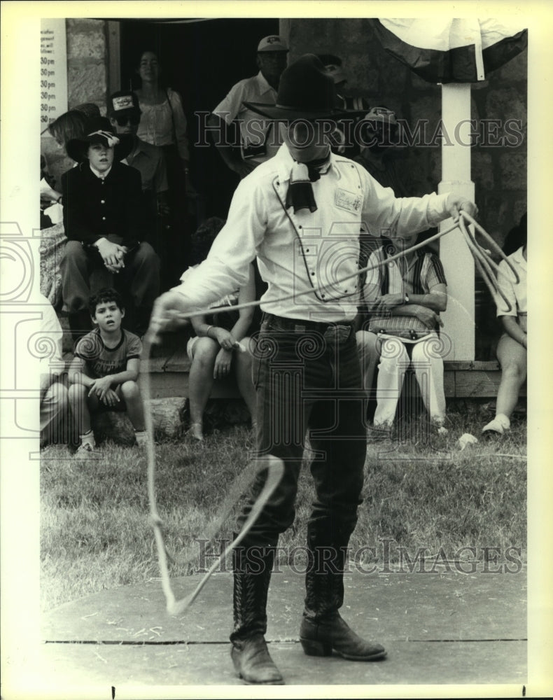 Press Photo Kevin Fitzgerald, Trick Roper - sas09797- Historic Images