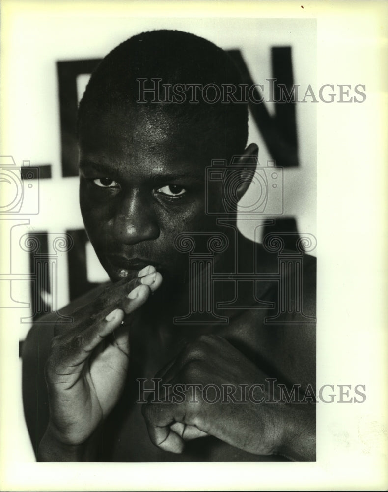 1984 Press Photo Lightweight Boxer Mike Adams at Golden Gloves Weigh In- Historic Images