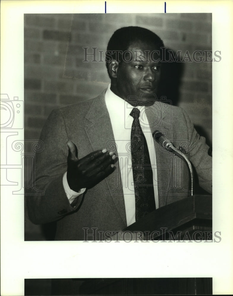 1992 Press Photo Bob Gibson at University of Texas Health Science Center- Historic Images