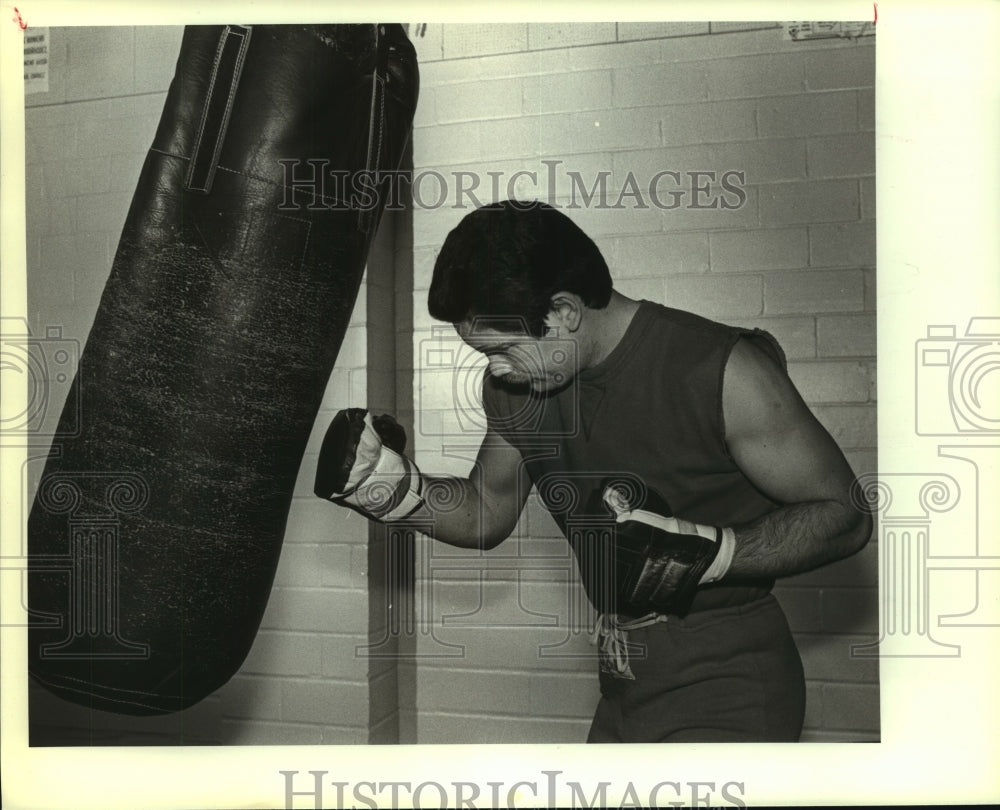 1983 Press Photo Boxer Vilomar Fernandez at San Fernando Gym - sas09927- Historic Images