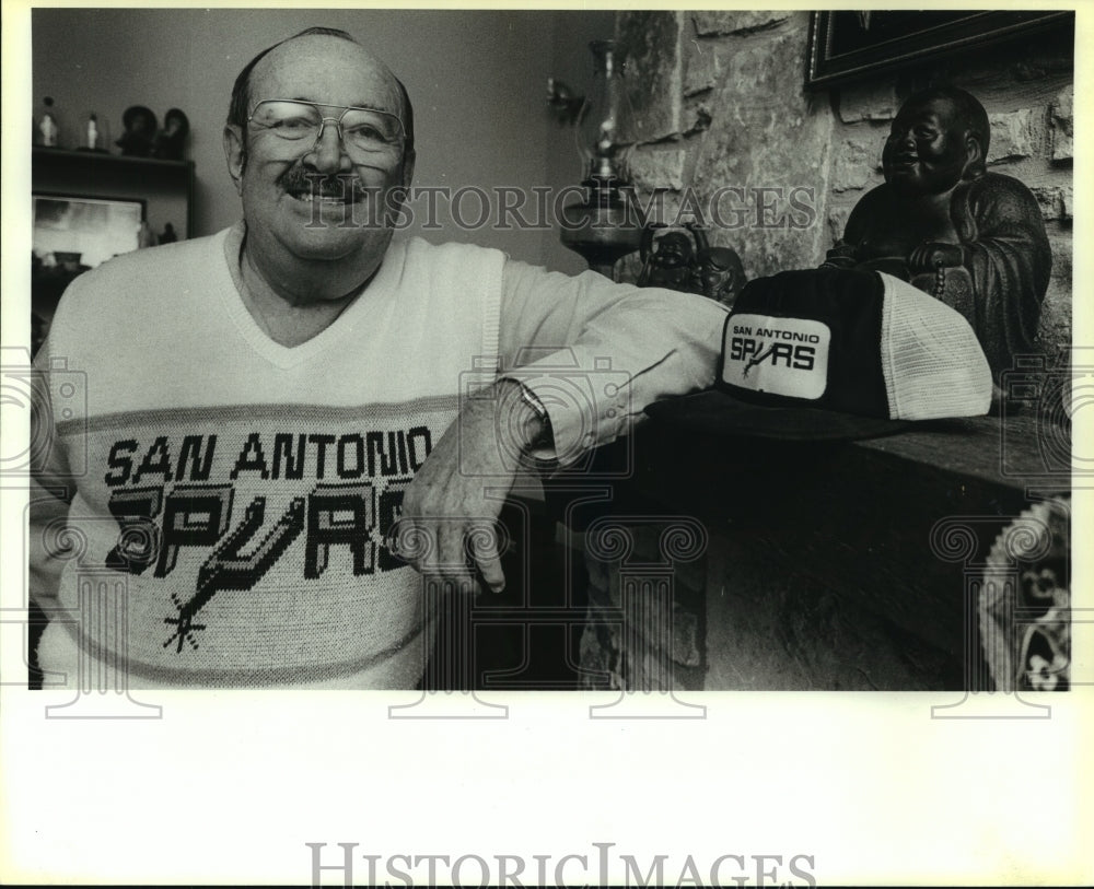 1987 Press Photo Tom Fenley, San Antonio Spurs Basketball Time Keeper- Historic Images