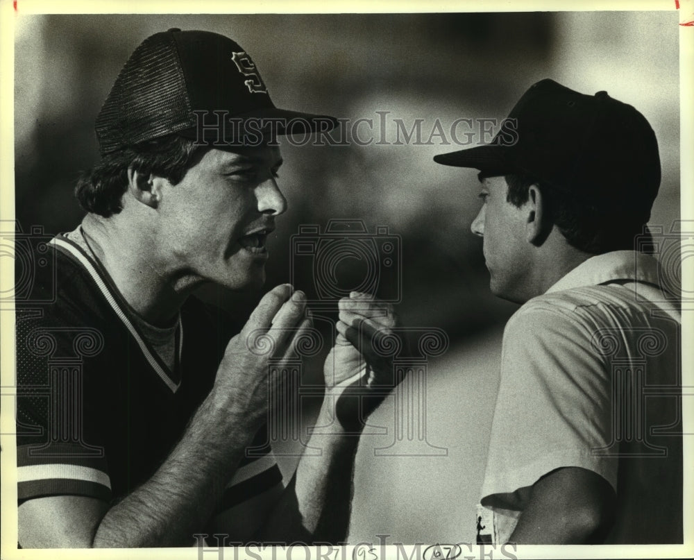 1984 Press Photo Duane Espy, Shreveport Baseball Team Manager with Umpire- Historic Images