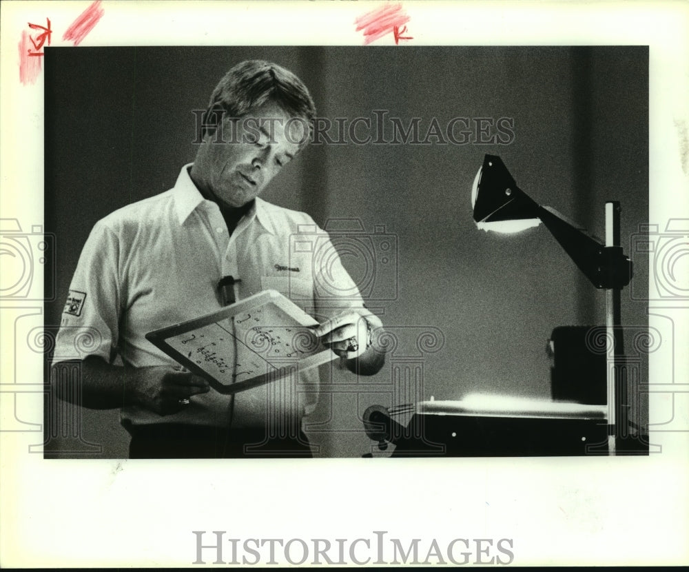 1991 Press Photo Dennis Erickson, Miami Football Coach at Henry Franka Clinic- Historic Images