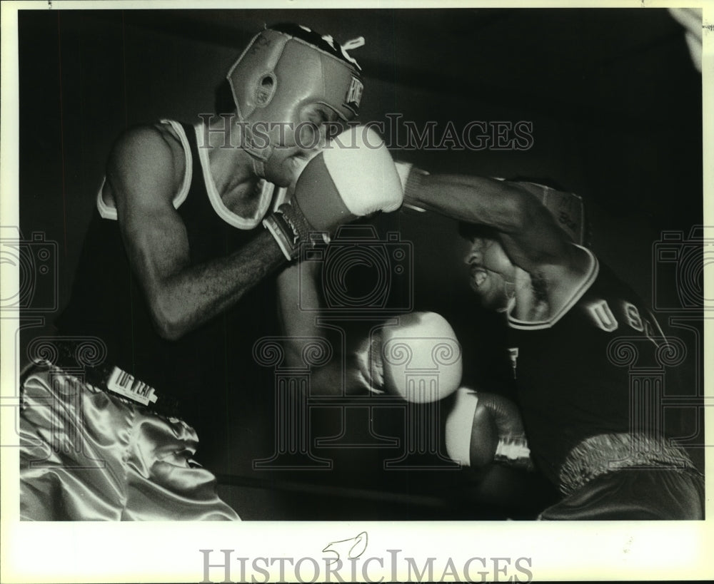 1988 Press Photo Boxers Anthony McCall and Robert McCrary at Golden ...