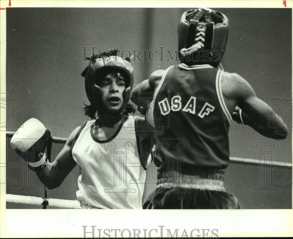 1989 Press Photo Boxers Chris Tobar and David Sellers at Golden Gloves Bout- Historic Images