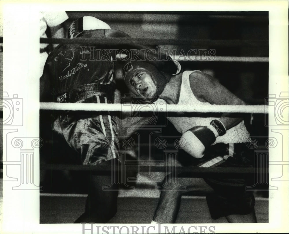 1992 Press Photo Boxers Harry Washington and Danny Rios at Golden Gloves Bout- Historic Images