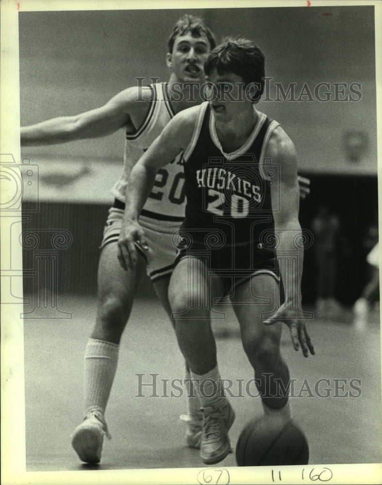 1984 Press Photo Holmes and Roosevelt play boys high school basketball- Historic Images