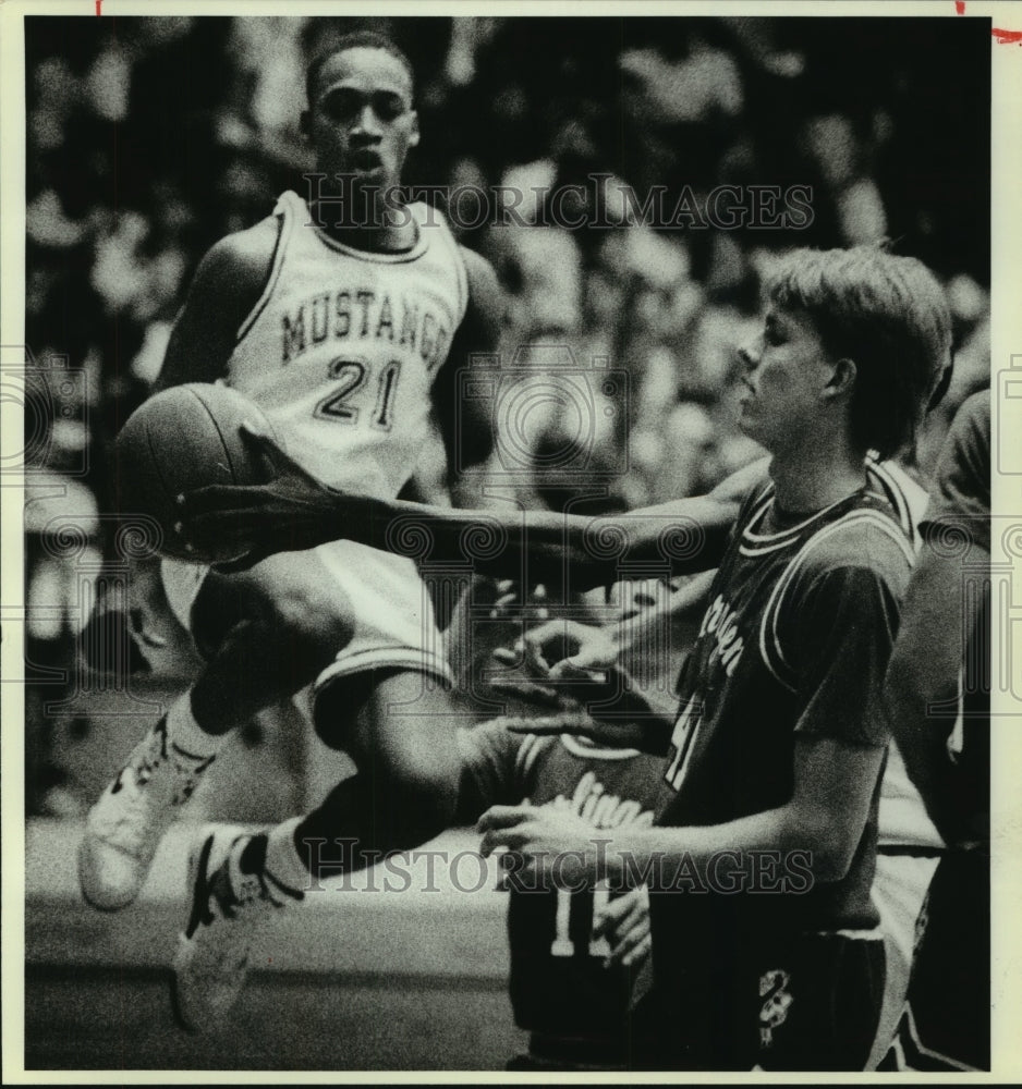 1989 Press Photo Jay and Harlingen play boys high school basketball - sas10118- Historic Images
