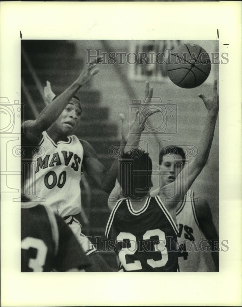 1989 Press Photo Central Catholic and Madison play boys high school basketball- Historic Images