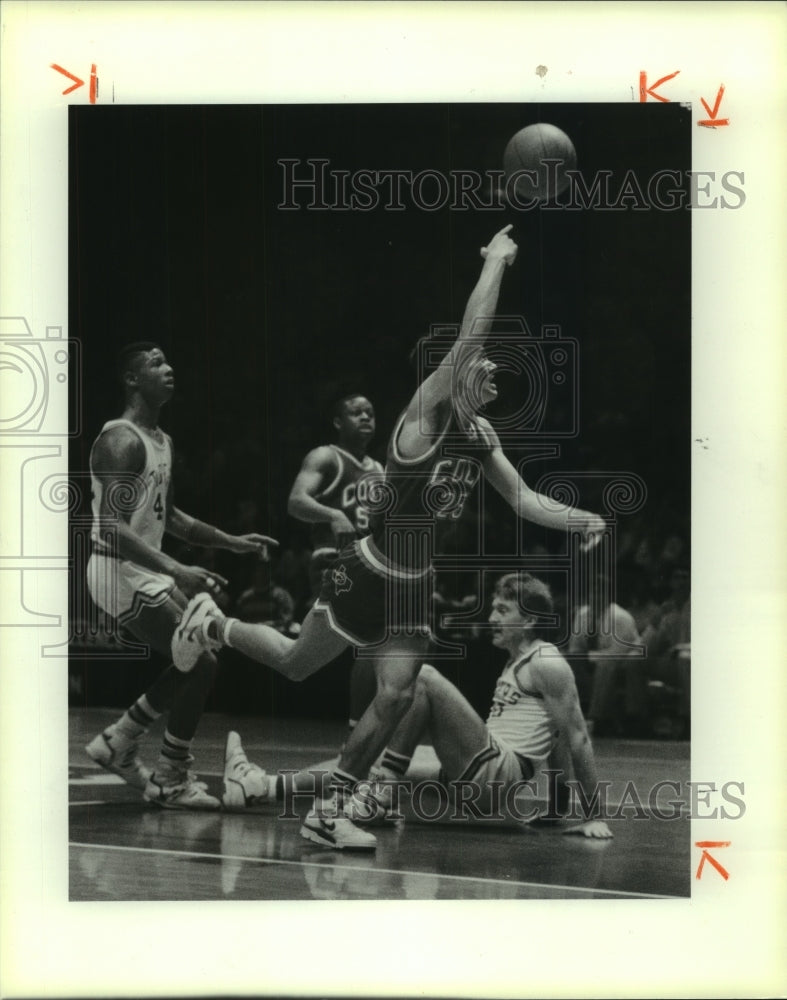 1989 Press Photo Cole High basketball player Doug Sandburg in action - sas10145- Historic Images