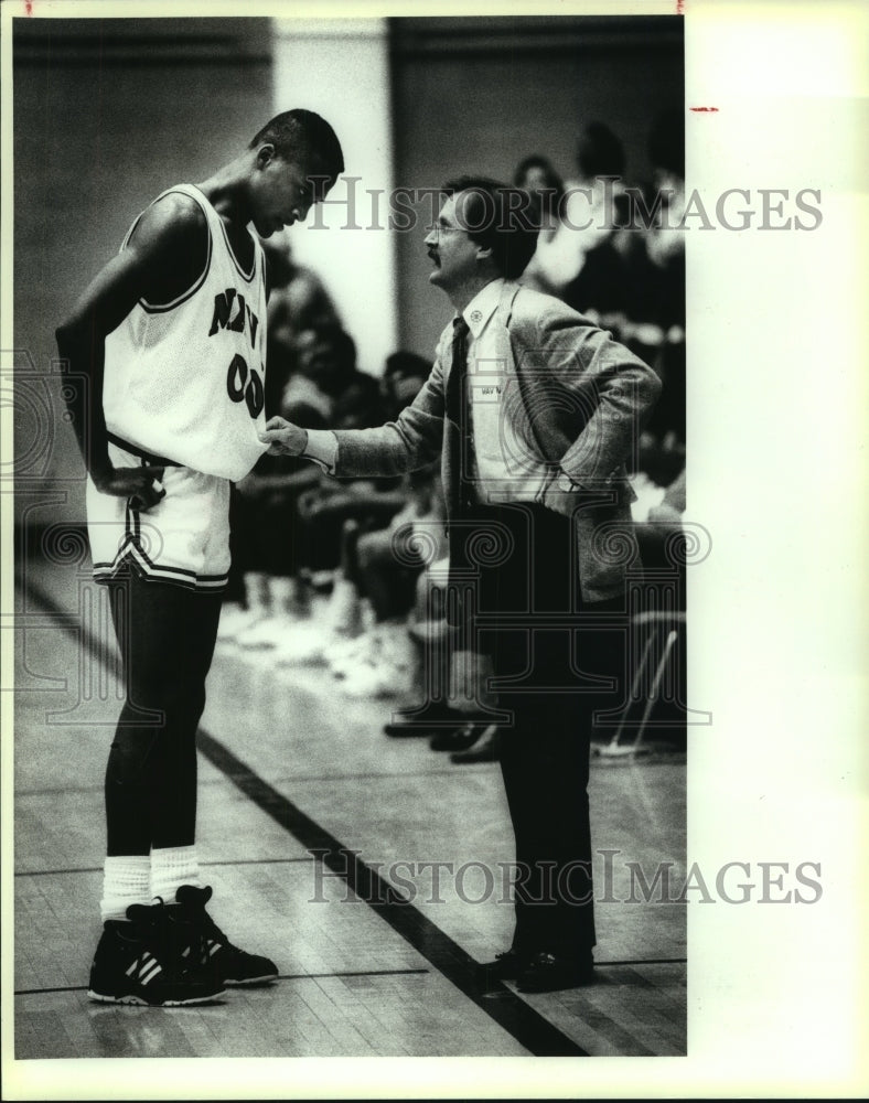 1990 Press Photo Madison High basketball coach Shaw with player Jason Boyd- Historic Images