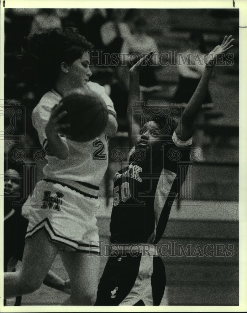 1990 Press Photo Clark and Marshall play girls high school basketball- Historic Images