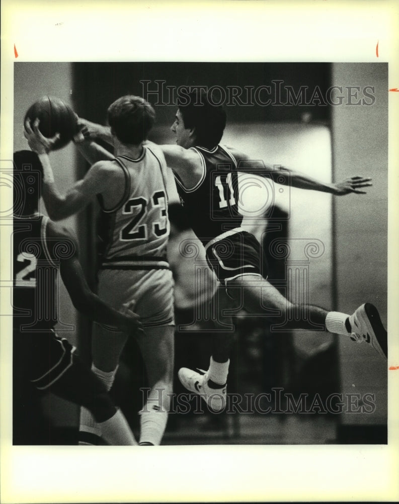 1985 Press Photo Clemens and Southwest play boys high school basketball- Historic Images