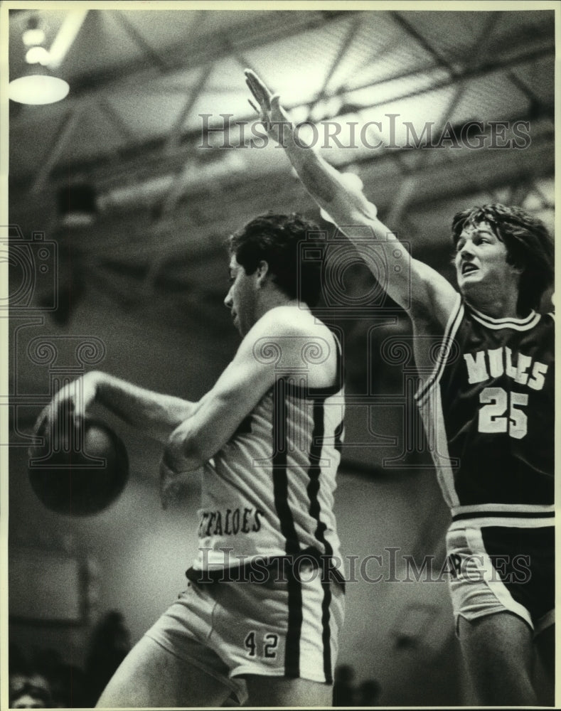 1985 Press Photo Clemens and Alamo Heights play boys high school basketball- Historic Images