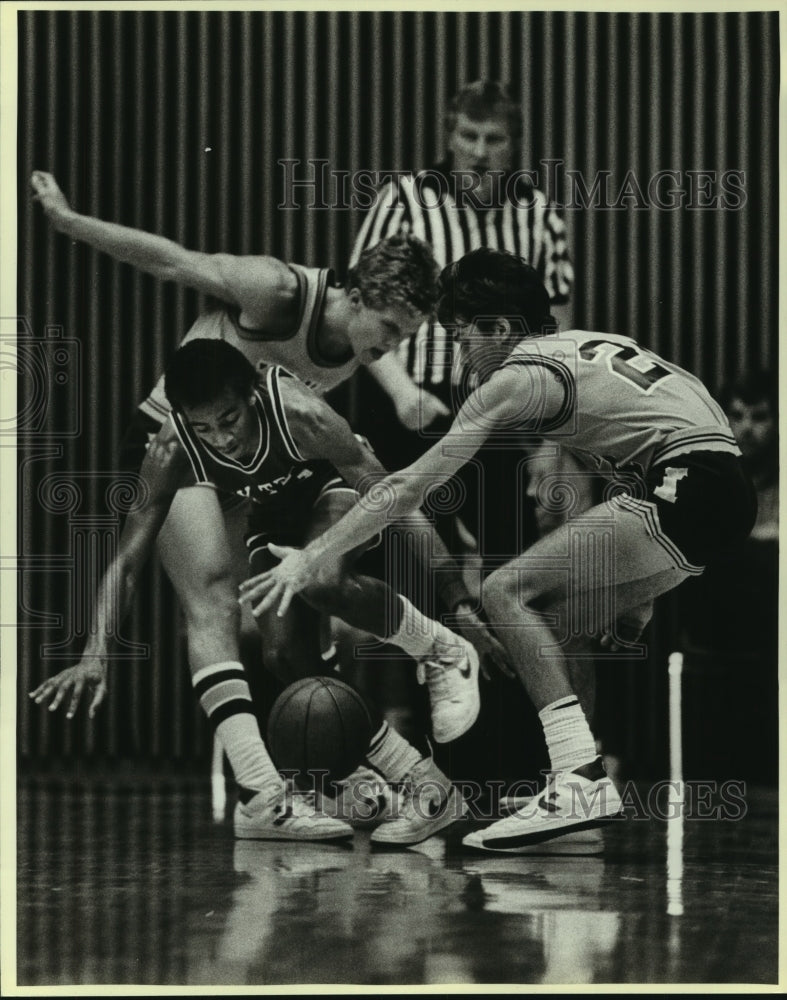 1985 Press Photo Fox Tech and Corpus Christi King play boys prep basketball- Historic Images