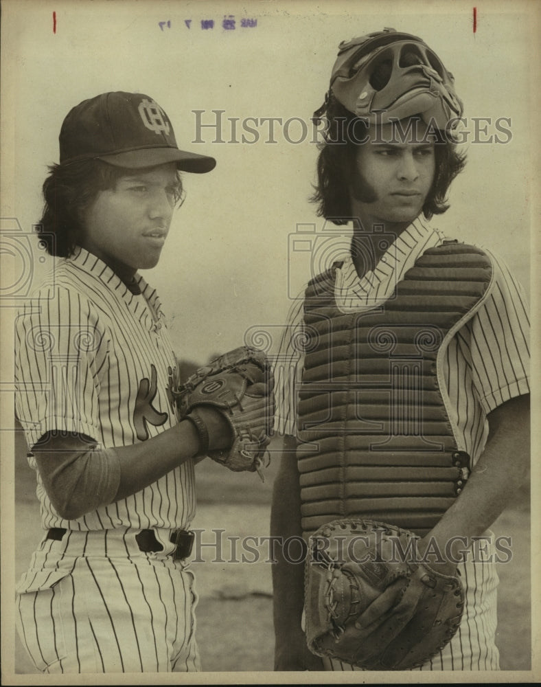 1977 Press Photo High school baseball players Dave Gusman and Ronnie Gonzalez- Historic Images