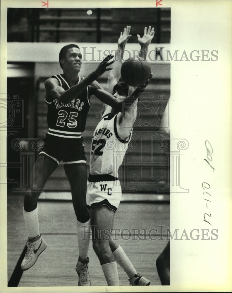 1984 Press Photo Roosevelt and Churchill play boys high school basketball- Historic Images