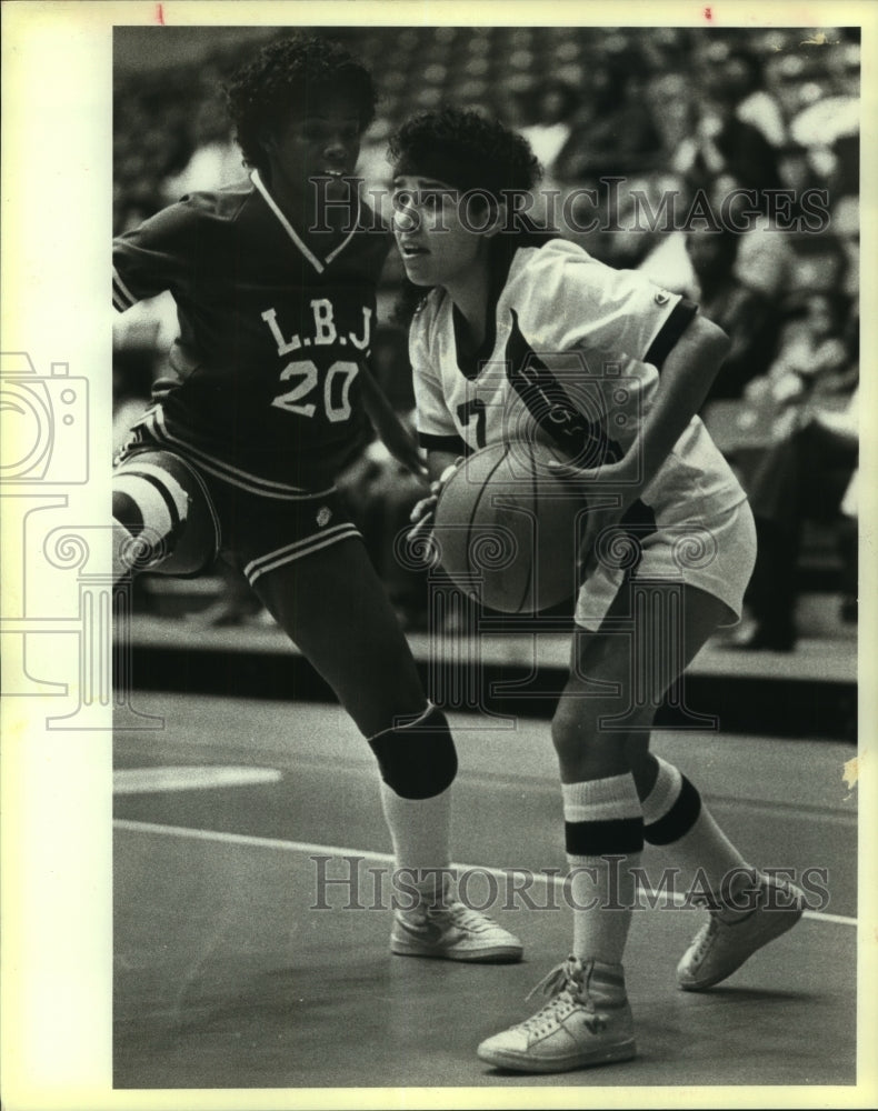 1984 Press Photo Austin LBJ and Highlands play girls high school basketball- Historic Images