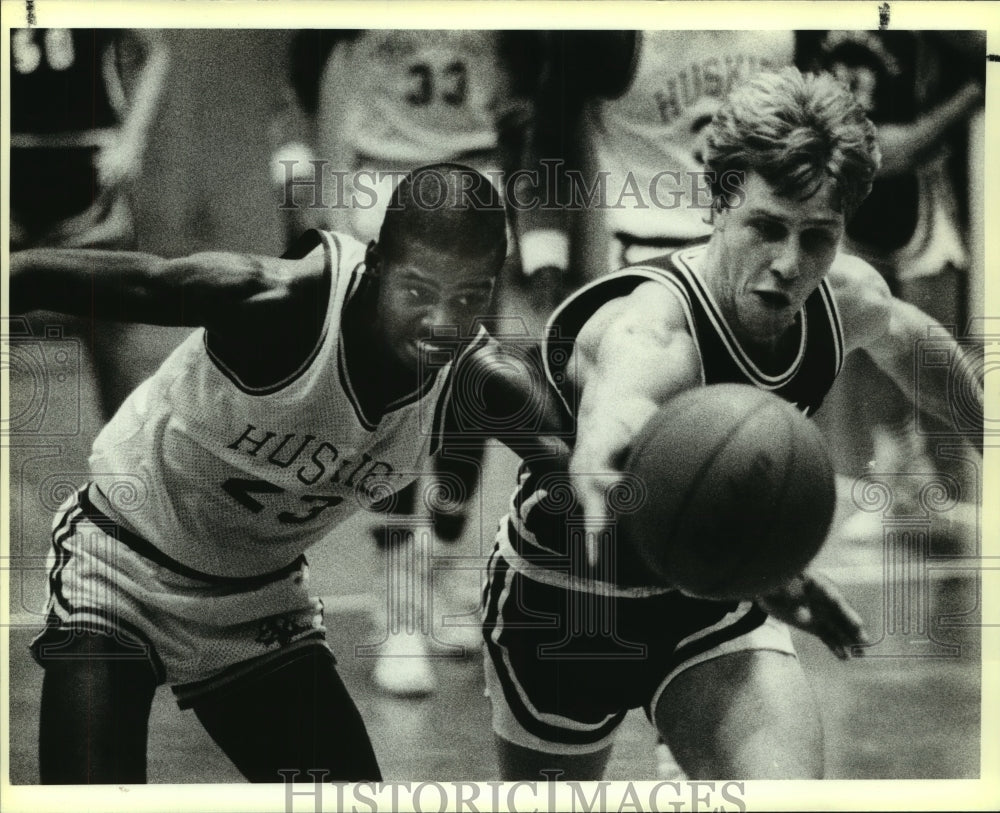 1986 Press Photo Holmes and Marshall High School Basketball Players at Game- Historic Images