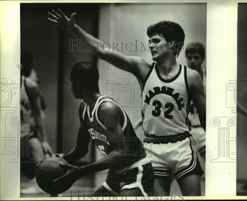 1986 Press Photo Lance Enderlin, Marshall High School Basketball Player at Game- Historic Images